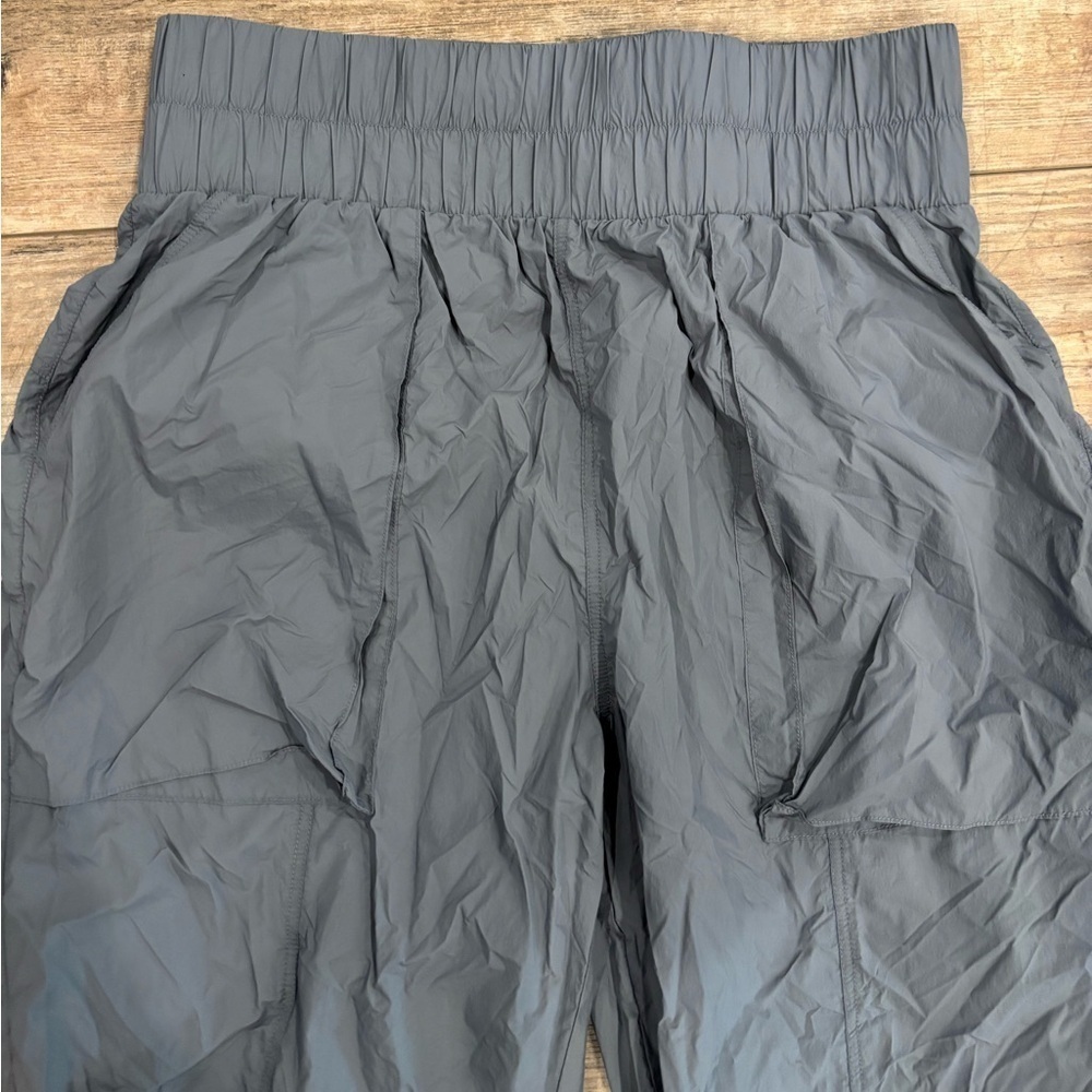 Fabletics Ultra High Waisted Piped Nylon Pant in Gray size M - Picture 5 of 7